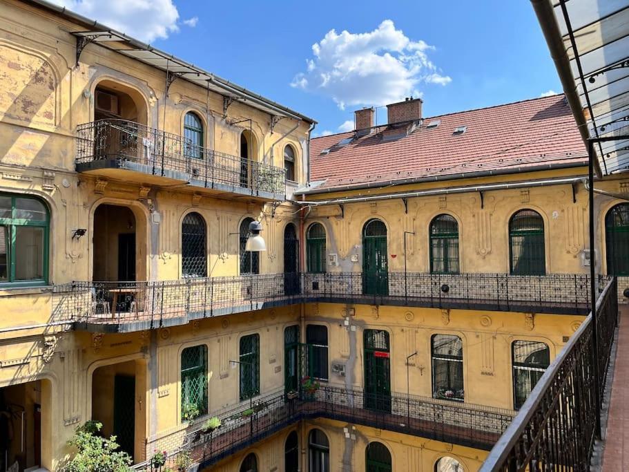 Edna Studio With Balcony Будапеща Екстериор снимка
