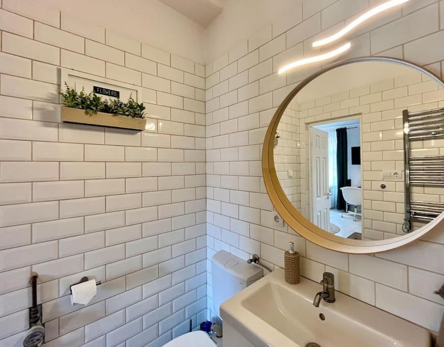 Edna Studio With Balcony Будапеща Екстериор снимка